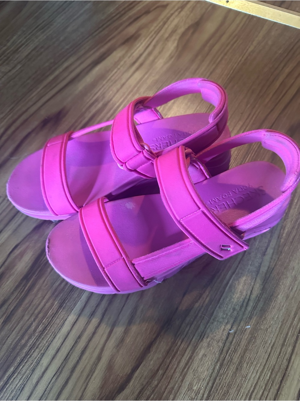 Skechers hot pink uno platform sandals size 9